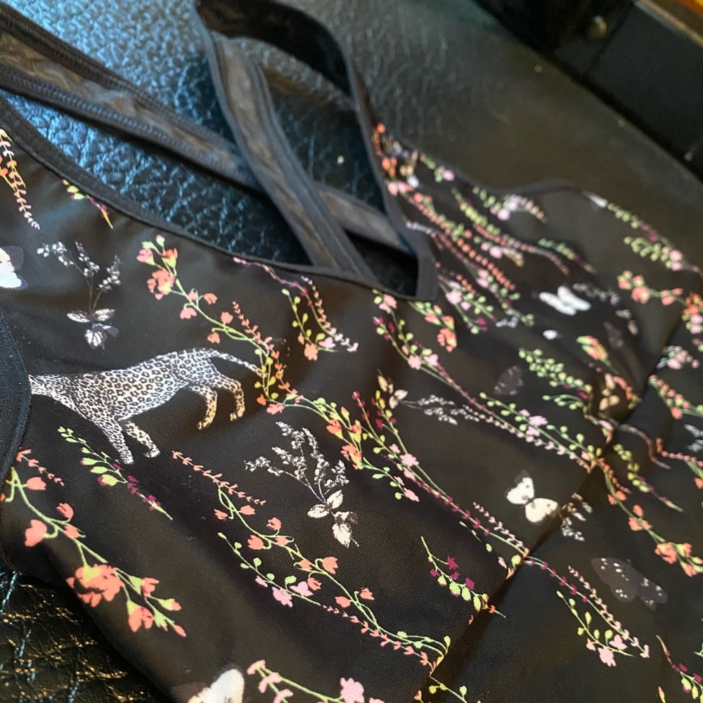 Victoria’s Secret Cross Back Sports Bra Small